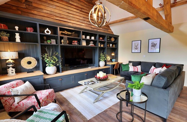 Barn in Cotswolds with Outdoor Kitchen