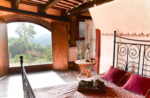 Barn restored 1h from Barcelona