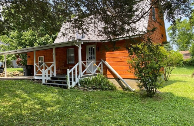 Barnhouse Charm at 1-40 Monterey