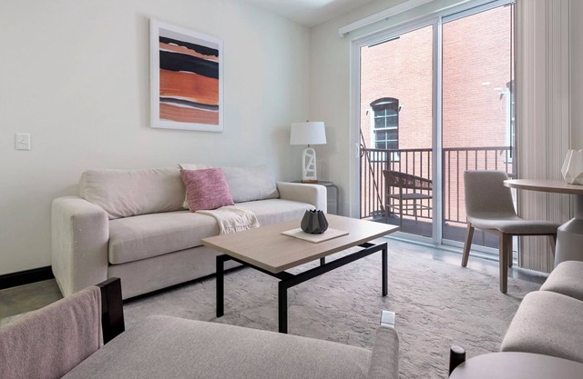 Barsala l 1BD Located in Central West End