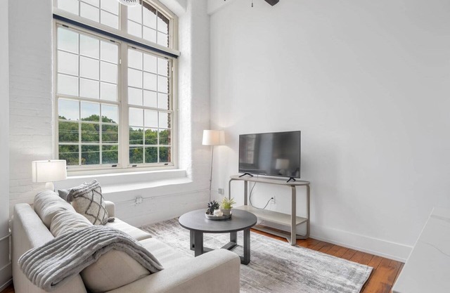 Barsala l Stylish 1BD Mill Apartment with Scenic Views