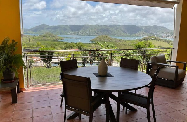 BAS DE VILLA PISCINE PETIT VERSAILLES SAINTE ANNE