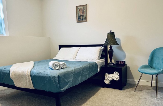 Basement in a townhouse, private and clean floor all to yourself!