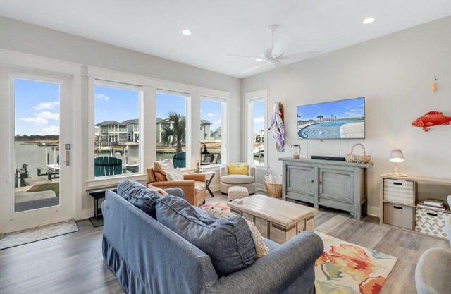 Bay Breeze, Unit 303
