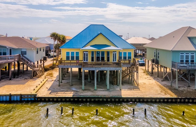 Bayfront, amazing views, waterside decking, close to everything! – Sunscape