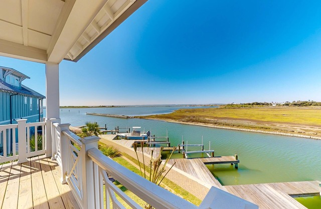 Bayfront resort villa with water view, pool, fishing pier, grills, & boardwalk