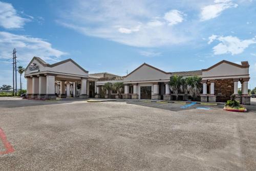 Baymont by Wyndham Port Arthur - Groves Area