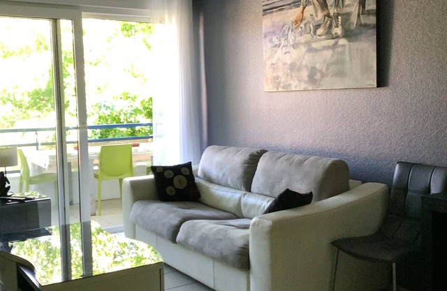 BAYONNE, FRANCE APARTMENT 63m2 on the 2nd, LAST FLOOR WITH PARKING TERRACE AND WIF?