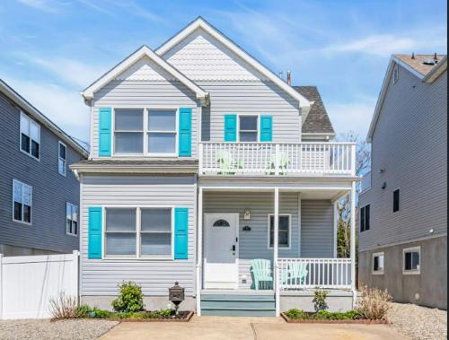 Bayshore Bungalow - Your Perfect Beachside Escape with Stunning Coastal Views