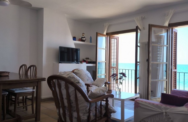 Baywatch Penthouse with Sea View, Balcony & Wi-Fi