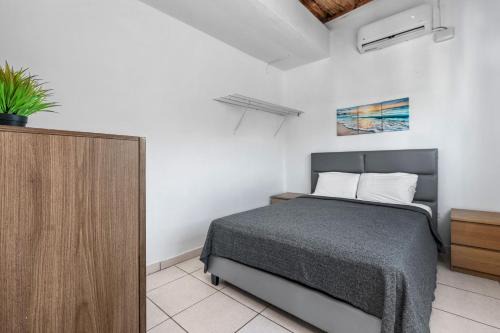 Beach Access Escape With Pool And Tanning Lounges