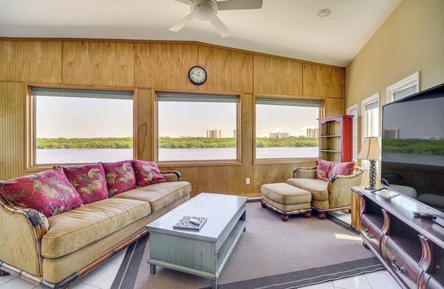 Beach Access & Resort Amenities: Jensen Beach Home