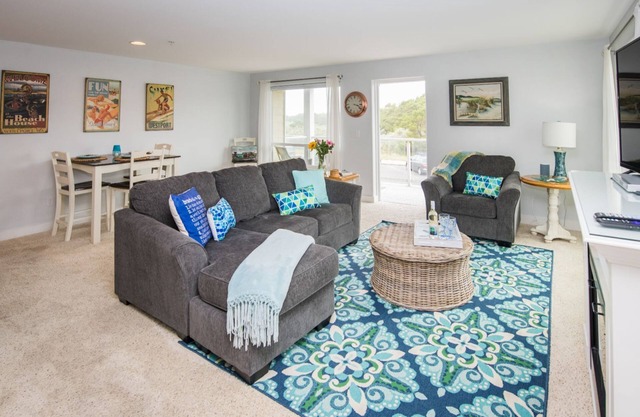Beach Access ~ Saltwater Heated Pool ~ Hot Tub ~ King Bed!