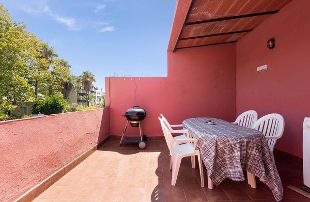 Beach Apartment in Malaga with Sea View, Terrace & Wi-Fi