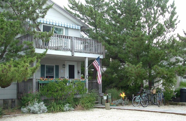 Beach apt., 3 houses to Bay, 7 to Ocean, close to town. Fall 2025 ready for you.