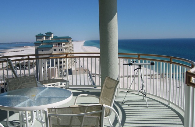 Beach Colony East, Magnificent 17th Floor Penthouse Views, directly beachfront