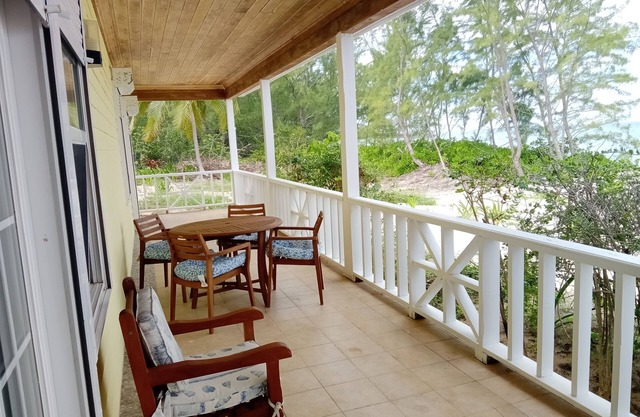 Beach Front, Calypso @ Flamingo Bay Rokers Point/Harts