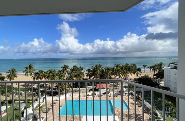 Beach Front 2 bed 2bath condo in Isla Verde with parking