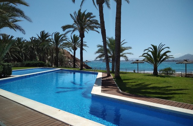 Beach front apartment with great sea and mountain views. Rosa de los Vientosn