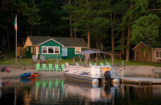 Beach Front Cottage On Family Friendly Pretty Lake. Sunsets, Fishing And Fun!