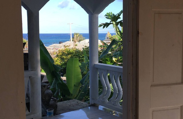 Beach Front.. FREE WIFI, Great View