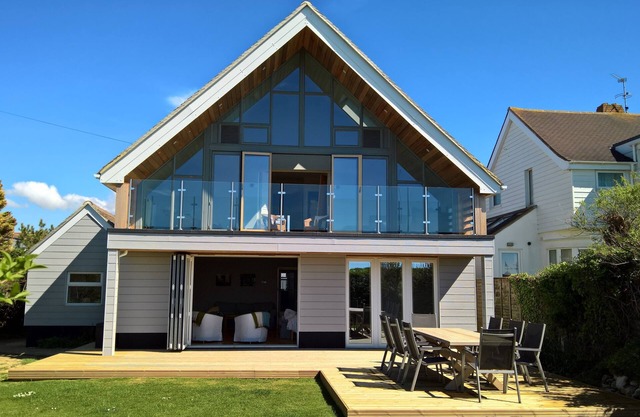 Beach Front Holiday Home. *Last Min Availability from 28th Aug!* 100+ 5* Reviews