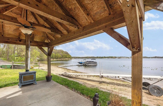 Beach Front with Dock, Sauna, Hot Tub - MTM Premier