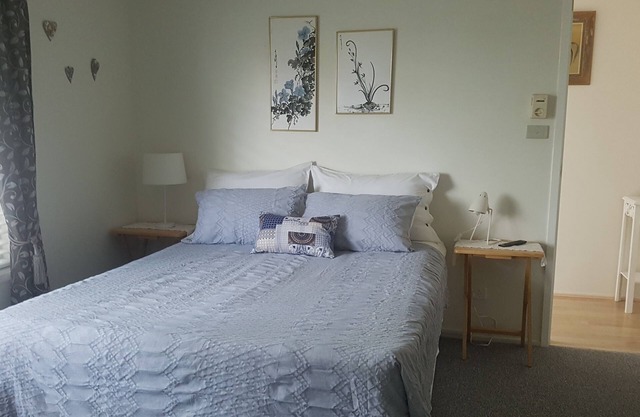 BEACH GETAWAY FOR A COUPLE, LINEN SUPPLIED