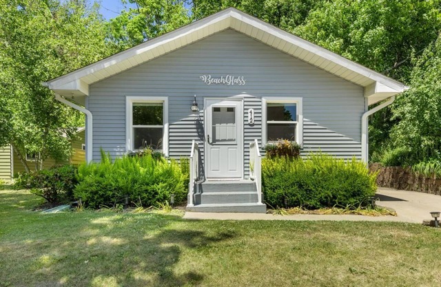 Beach Glass Block From Heart of Saugatuck!