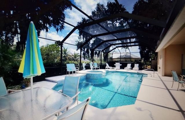 BEACH, H. POOL & HOT TUB, DESKS, 4 BR/2.5 B-TV'S,GRILL, 3 CAR G.