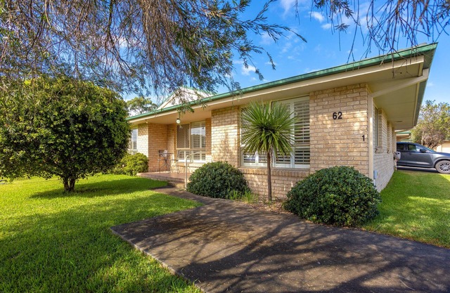 Beach Haven 1 - Easy walk to Beach, Shops, Cafes and Restaurants. Ducted Air.