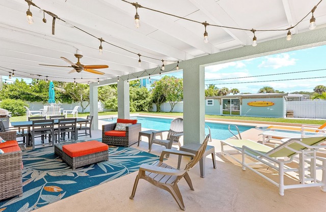 Beach House - 1/2 Block to Beach, Hot Tub, Heated Pool