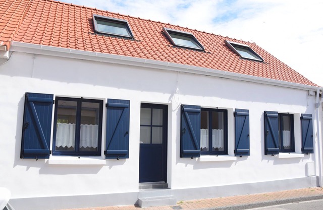 BEACH HOUSE