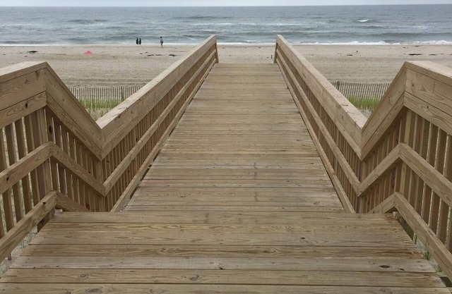 Beach house located in Ocean Beach/Seaview - steps away from the waves!