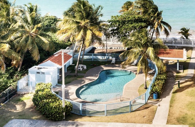 BEACH RESORT. Walk to beach+Pool+WiFi+AC+free PK