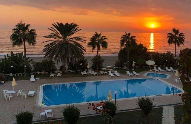 Beach under your feet ALACA Tatil Sitesi