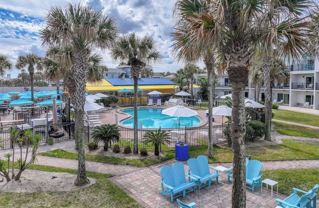 Beach Vacation Awaits! Seaside Room with Oceanfront Views, Near Neptune Beach