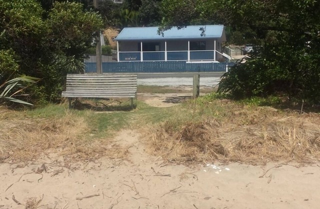 Beachaven FRONT Cottage, Ligar Bay - Free Kayaks and unlimited WiFi.
