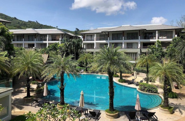 Beachfront 3br Luxe, Jacuzzi Pool On Naithon Beach