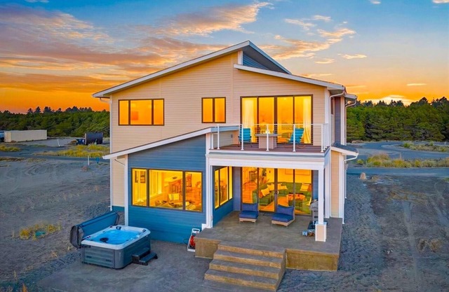 Beachfront 5BR Hot Tub + Games Sleeps 14 + Pet Friendly 2 Min to Beach