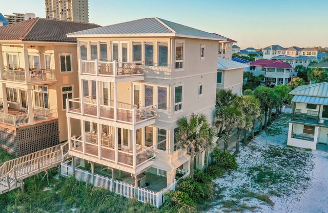 Beachfront 7 Bed with splash pool - private beach! Spring discounts!