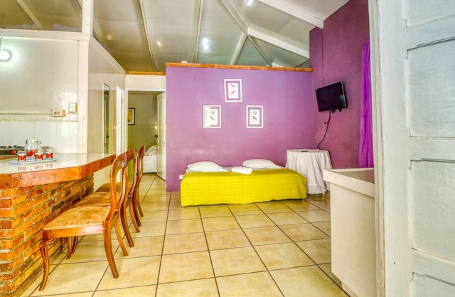 Beachfront access & shared pool, just one hour from San José!