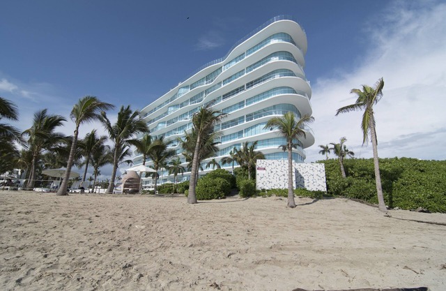 Beachfront apartment in a new luxury complex in Nuevo Vallarta with ocean views.