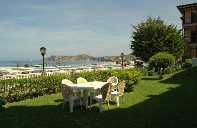 Beachfront apartment with garden in Comillas