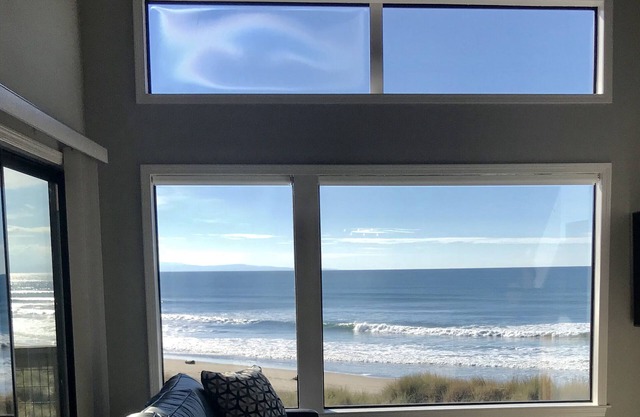 Beachfront Condo with Spectacular Views, Comfort and Fun For All
