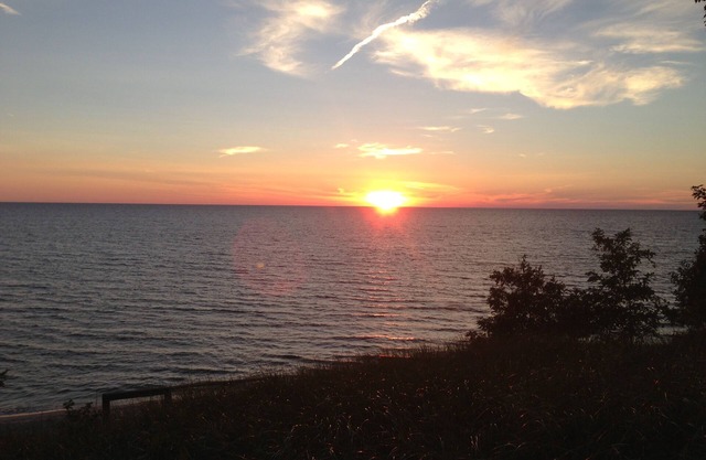 Beachfront Cottage On Lake Michigan! Great Views, Private Setting, Relaxing Days