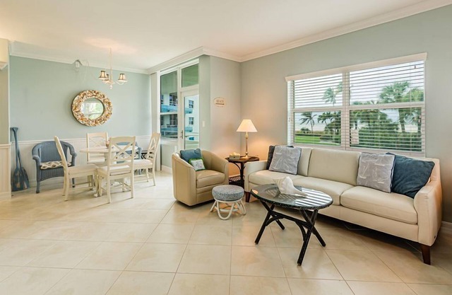 Beachfront efficiency studio with 1 bath