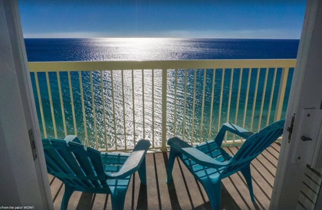 Beachfront! Free Beach Chairs! Over 241 Five Star Reviews!