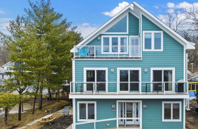 Beachfront Lake House Direct Beach Access