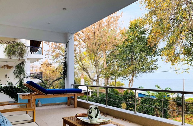 Beachfront Living at its Coziest - Olympian Summer